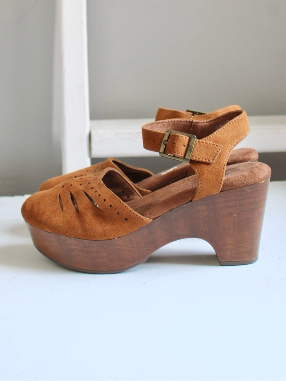 Cliffs by White Mountain Cassidy Brown Faux Suede Heeled Cushioned Clogs sz 5.5 - Picture 3 of 10